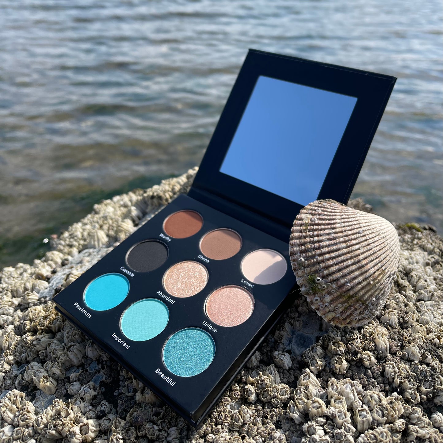 Jourdie Ocean eyes palette